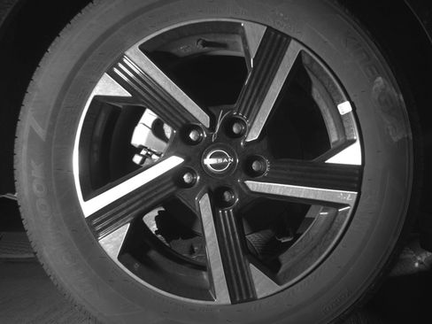 Used 2025 Nissan Sentra SV FWD image 15