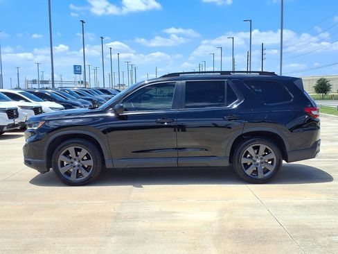Used 2025 Honda Pilot Sport image 3