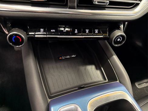 Used 2025 Chevrolet Equinox EV LT image 39