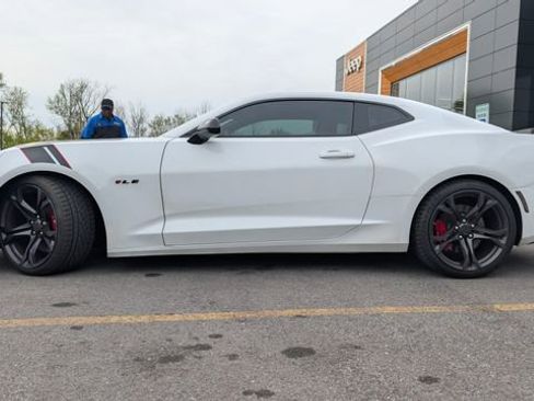 Used 2018 Chevrolet Camaro SS RWD image 5