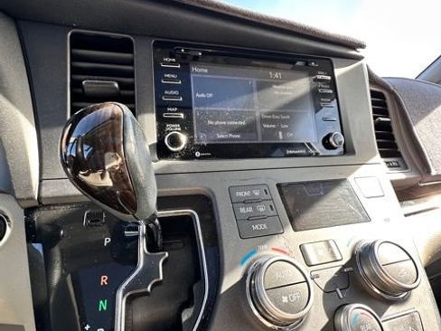 Used 2019 Toyota Sienna XLE w/ XLE Navigation Package image 13