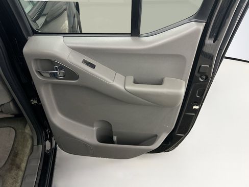 Used 2018 Nissan Frontier SV AWD/4WD image 29