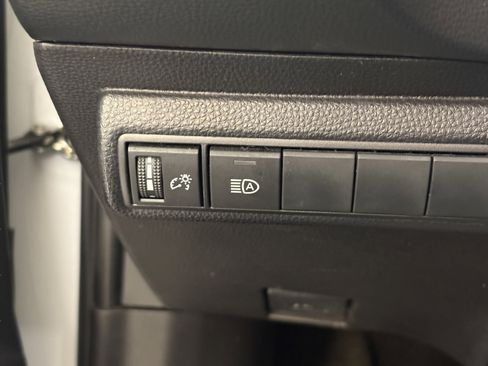 Used 2022 Toyota Corolla XLE FWD image 19