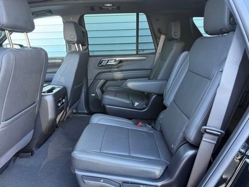 Used 2025 Chevrolet Tahoe Z71 w/ Comfort Package image 17