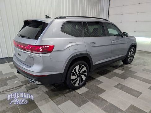 Used 2025 Volkswagen Atlas SE AWD/4WD image 4