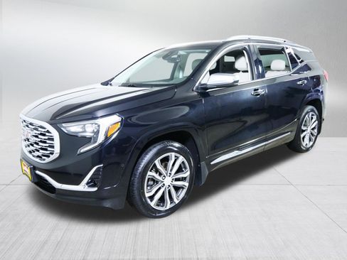 Used 2018 GMC Terrain Denali w/ Advanced Safety Package AWD/4WD image 3