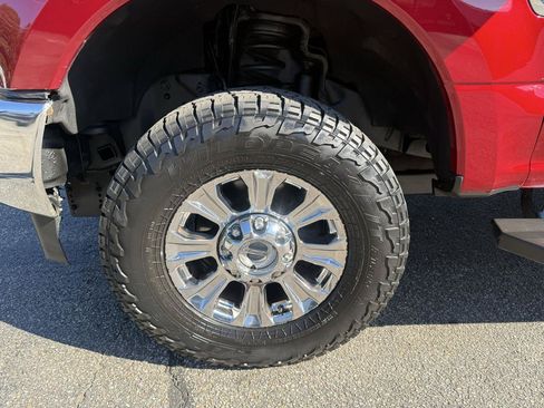 Used 2019 Ford F250 XLT w/ XLT Premium Package AWD/4WD image 4