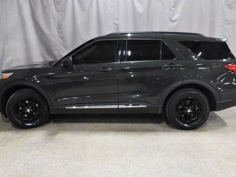 Used 2022 Ford Explorer XLT w/ Equipment Group 202A image 6
