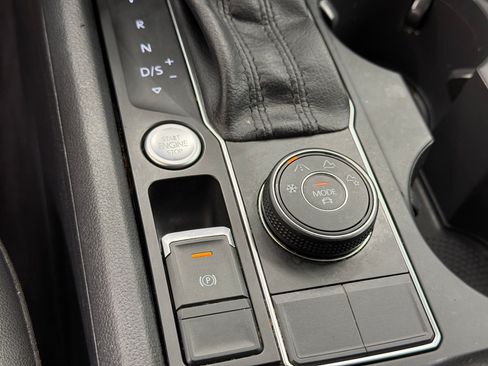Used 2018 Volkswagen Atlas SE AWD/4WD image 18