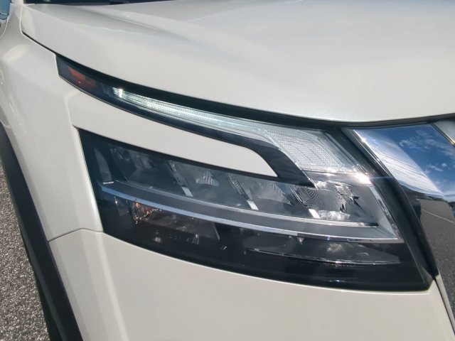 Used 2024 Nissan Pathfinder SL w/ SL Premium Package FWD image 10