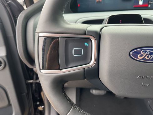 New 2025 Ford Expedition Active image 5