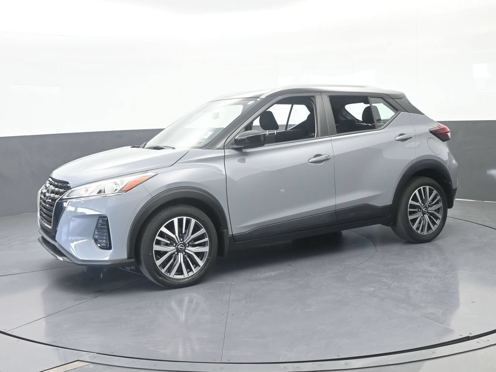 Used 2023 Nissan Kicks SV FWD image 2