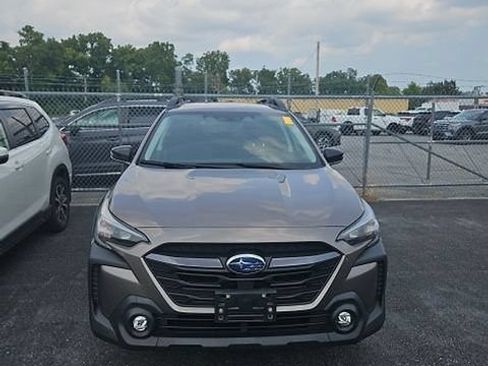 Used 2023 Subaru Outback Premium AWD/4WD image 3