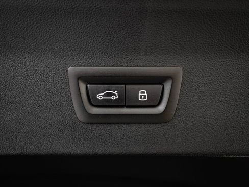 Certified 2025 BMW X4 xDrive30i w/ M Sport Package image 18