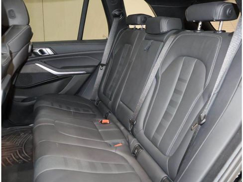 Certified 2022 BMW X5 xDrive40i w/ M Sport Package AWD/4WD image 18