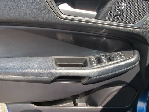 Used 2020 Ford Edge SE FWD image 12