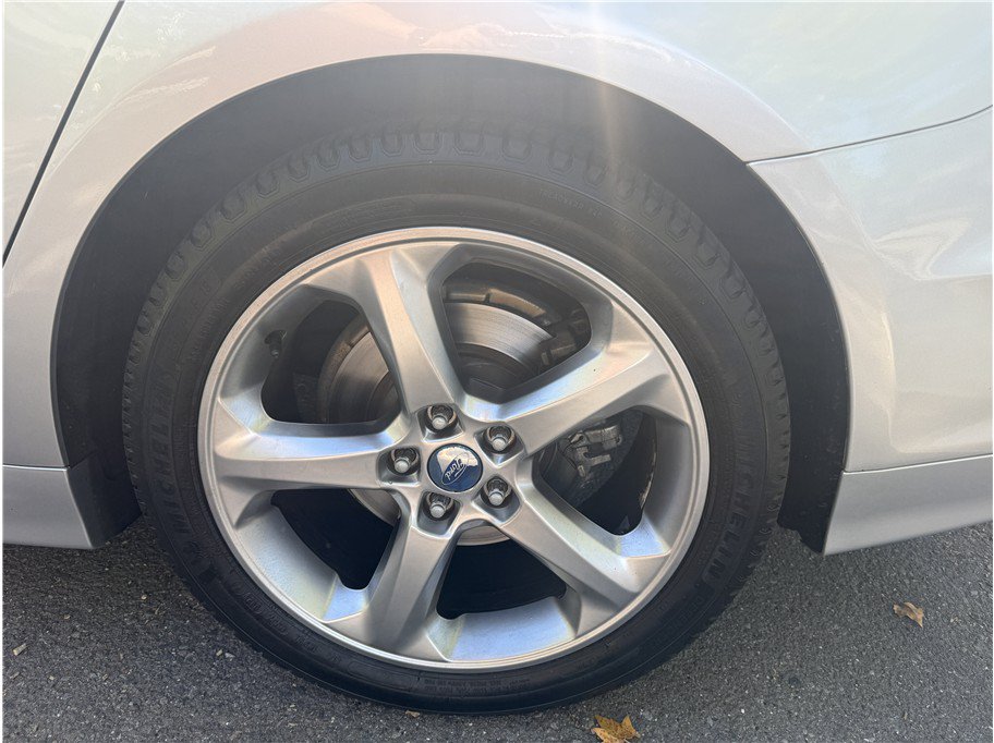 Used 2013 Ford Fusion SE FWD image 9