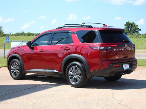 Used 2022 Nissan Pathfinder SV FWD image 7