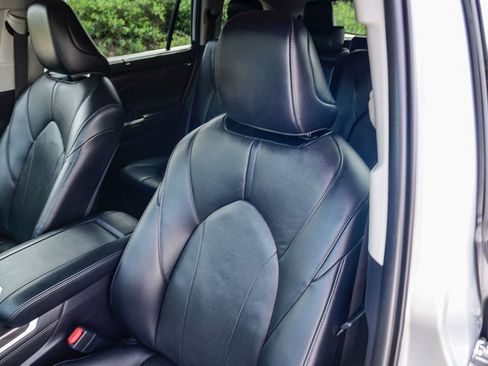 Used 2024 Toyota Highlander Limited image 28