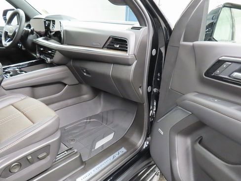 Used 2025 Chevrolet Suburban High Country w/ Sun And Tow Package image 36