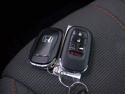 Used 2024 Honda Pilot Sport image 29