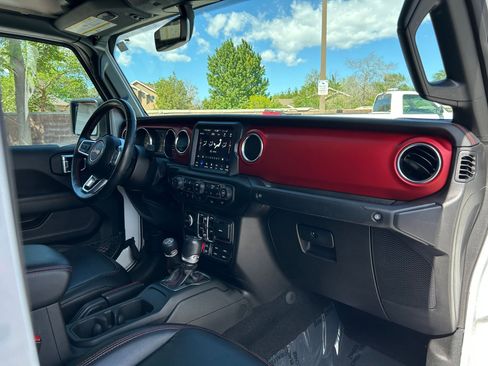 Used 2023 Jeep Gladiator Rubicon w/ Cold Weather Group AWD/4WD image 29