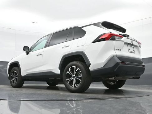 Used 2022 Toyota RAV4 LE FWD image 14