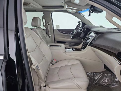 Used 2016 Cadillac Escalade ESV Premium image 10