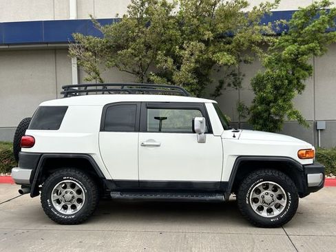 Used 2012 Toyota FJ Cruiser 4WD w/ Upgrade Pkg image 3