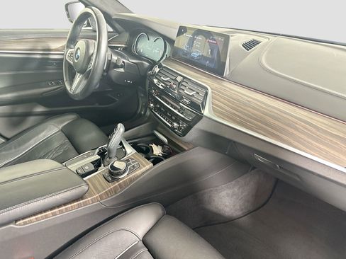 Used 2018 BMW M550i xDrive image 31