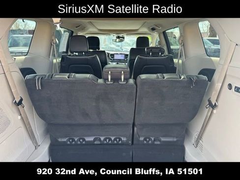 Used 2021 Chrysler Pacifica Limited AWD/4WD image 11