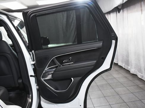 Used 2025 Land Rover Range Rover SE image 14