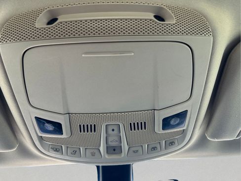 Used 2019 Lincoln Continental Reserve FWD image 35
