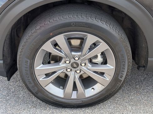 Used 2022 Ford Explorer XLT w/ Equipment Group 202A AWD/4WD image 13