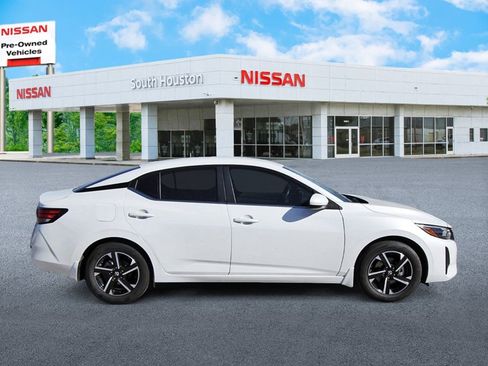 Used 2025 Nissan Sentra SV image 5