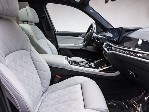 Certified 2023 BMW X7 xDrive40i w/ M Sport Package image 18