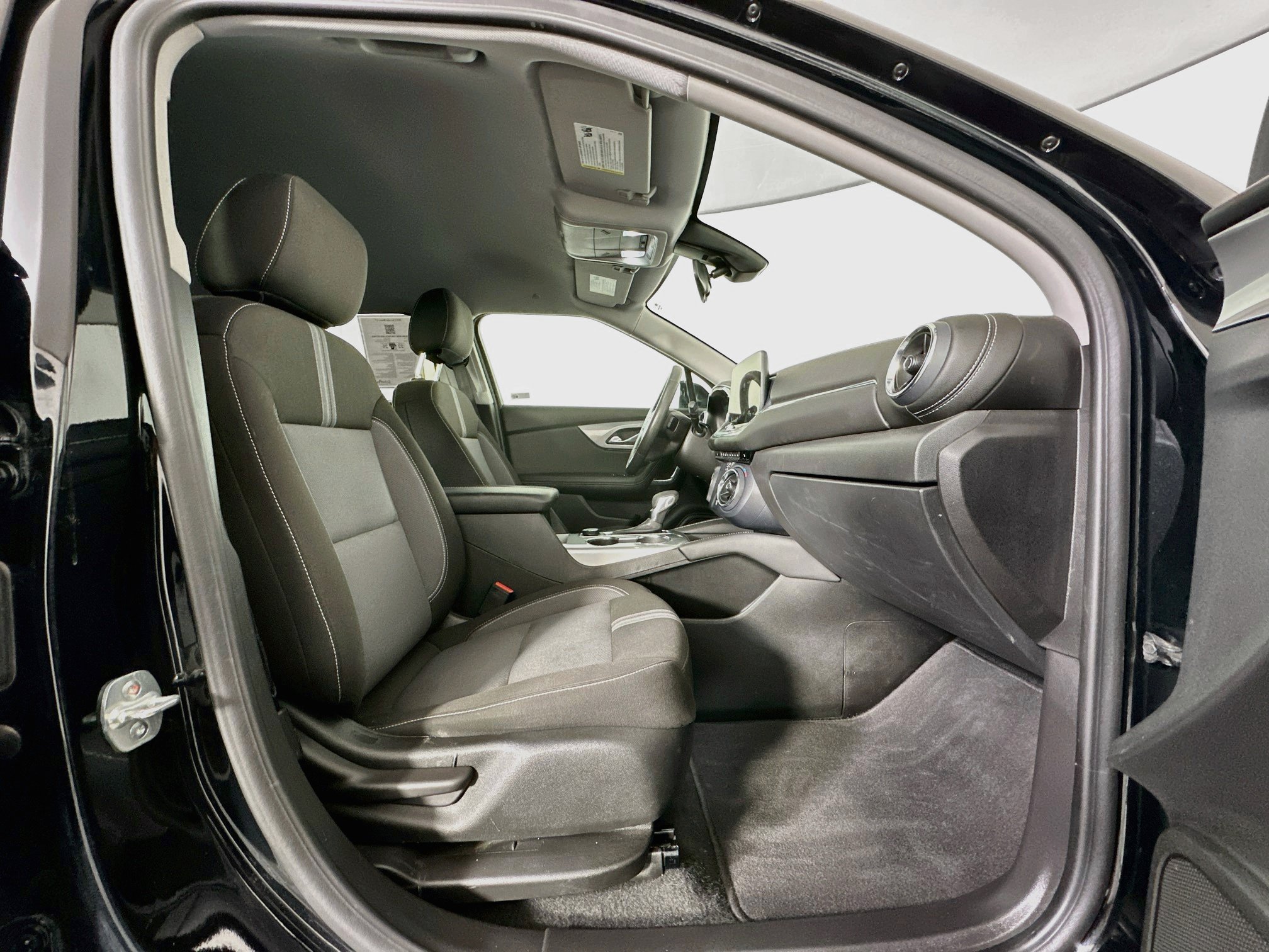 Used 2025 Chevrolet Blazer LT FWD image 31
