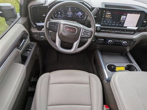 Used 2024 GMC Sierra 2500 SLT w/ SLT Premium Package image 19