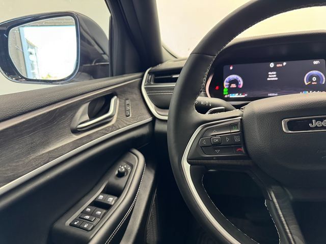Used 2025 Jeep Grand Cherokee L Limited RWD image 24