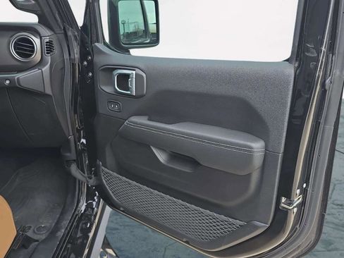 Used 2023 Jeep Wrangler Unlimited Rubicon w/ LED Lighting Group AWD/4WD image 26
