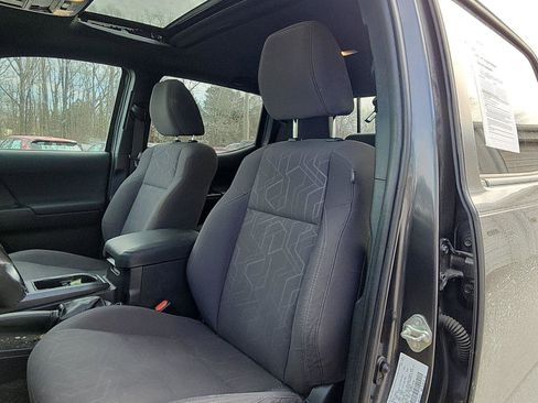 Used 2017 Toyota Tacoma TRD Off-Road image 16