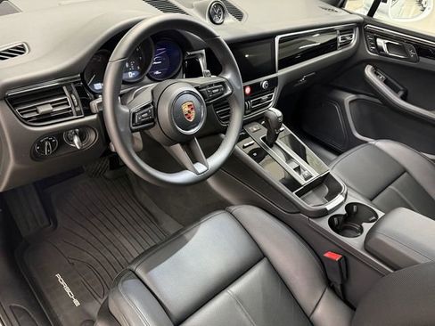 Certified 2026 Porsche Macan AWD/4WD image 4