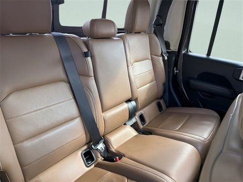 Used 2020 Jeep Gladiator Overland w/ LED Lighting Group image 12