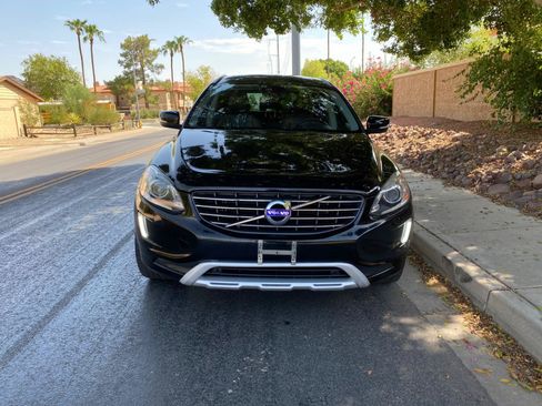 Used 2017 Volvo XC60 T5 Dynamic w/ Preferred Option Package FWD image 3