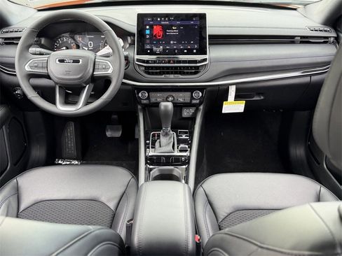 New 2026 Jeep Compass Latitude image 20