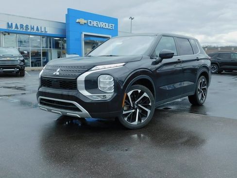 Used 2024 Mitsubishi Outlander SE image 2