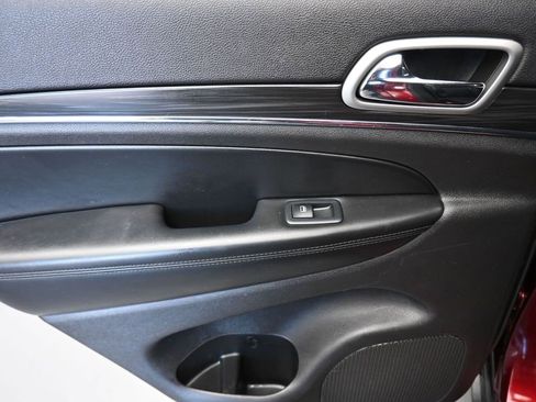 Used 2019 Jeep Grand Cherokee Limited image 31