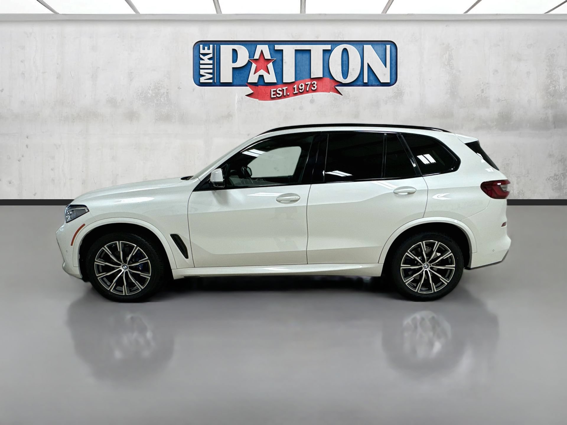 Used 2022 BMW X5 xDrive40i w/ M Sport Package AWD/4WD image 4