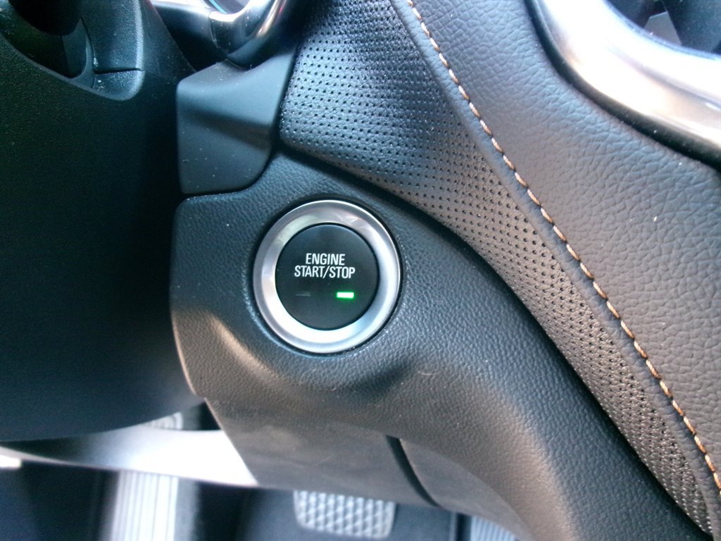 Used 2022 Chevrolet Equinox Premier FWD image 32