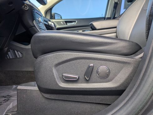 Certified 2018 Ford Edge Titanium w/ Equipment Group 301A FWD image 28